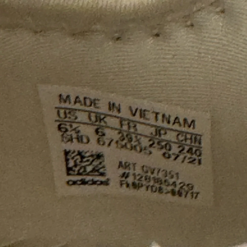 Adidas NMD_R1 ‘Silver Metallic plugs’ and cream white coloring - Size 6.5 - Picture 10 of 11